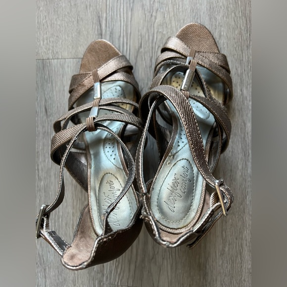 Dexflex comfort strappy heels size 7.5 - Picture 3 of 3